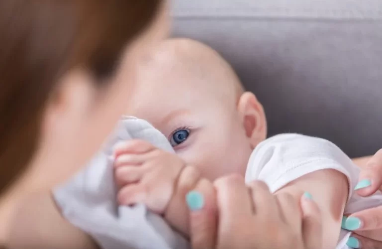 دراسة ينشرها مركز متخصص تكشف علاقة صادمة بين الرضاعة الطبيعية والاصابة بالإكزيما