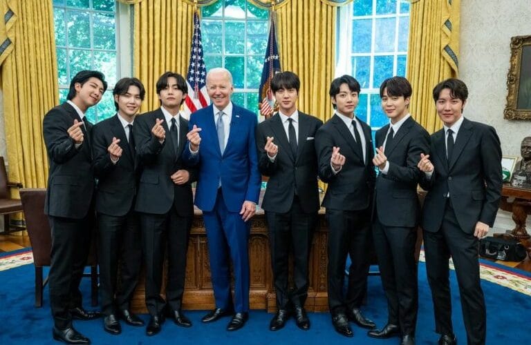 شاهد كيف استقبل بايدن فرقة BTS الكورية