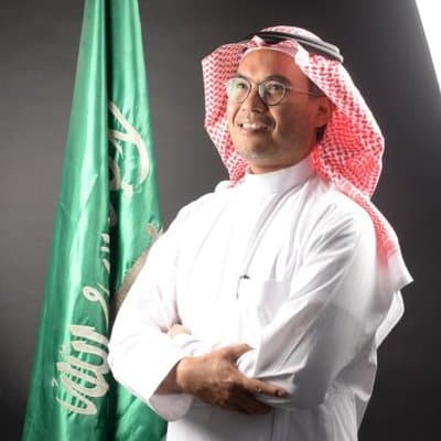 شاهد: دكتور سعودي يدعو جميع من في المملكة أكل هذه الحشرات