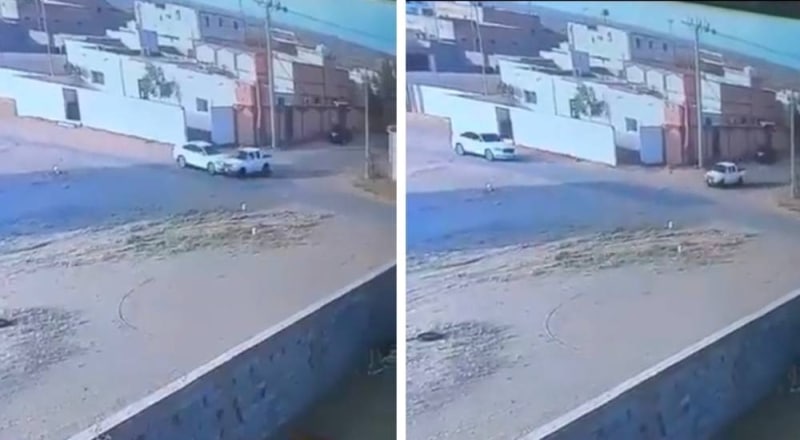 شاهد بالفيديو .. حادث تصادم مخيف بين سعودي وابنه وسط تقاطع حي سكني
