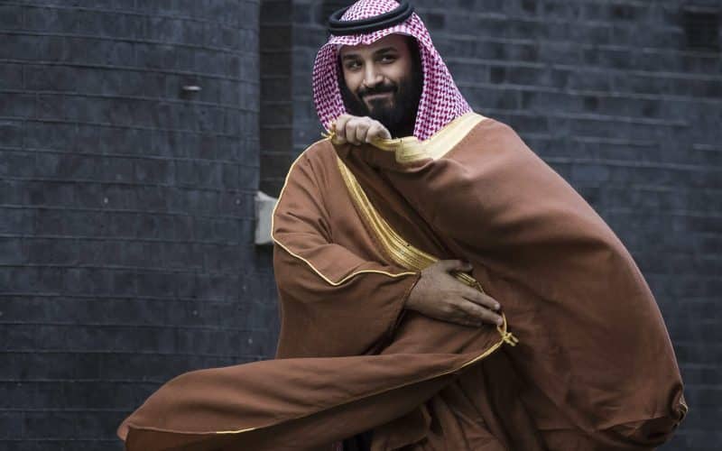 الأمير محمد بن سلمان قام بجولة سرية في شوارع الرياض ووجد هذه المفاجأة الصادمة وقام بتصويرها بجواله الشخصي.. شاهد ماذا فعل عندما عاد إلى القصر الملكي!! فيديو