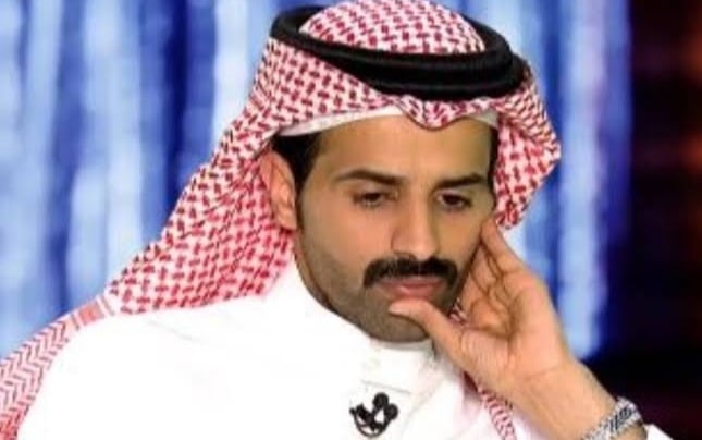 شاهد المشهور السعودي “سعود القحطاني” يمسح التراب بإحدى المتابعات له لسبب غير متوقع!!