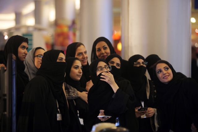 لن تصدق .. 10أشياء تفعلها النساء السعوديات ببراعة أكثر بكثير من الرجال
