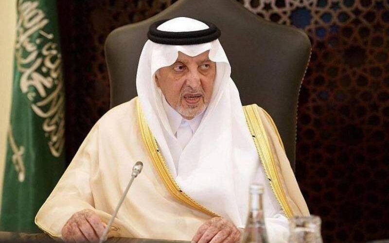 شاهد: الأمير السعودي خالد الفيصل يخطف اعٌين الجميع بمهاراته الفنية الفريدة والتي اهداها لحفيدته الأميرة العنود