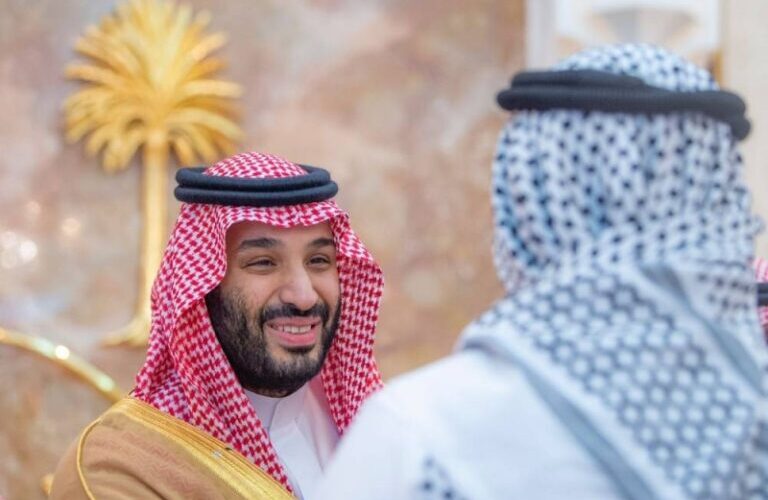 شاهد رده فعل ولي العهد السعودي على حاج دعا له بالأجر لـ خدمة الحجاج