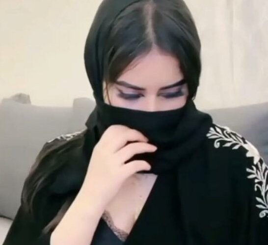 حتى لو كان عمرك 60 عاماً.. اخلطي زيت القرنفل مع زيت الزيتون وضعيه على هذه المنطقة من جسدك وشاهدي كيف سيصبح زوجك مجنون عليك