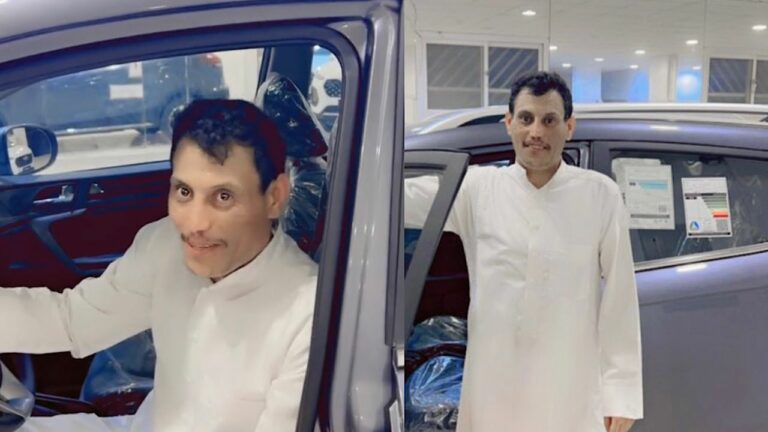 شاهد رياضي سعودي مشهور يهدي متابع له سيارة وكالة موديل 2023