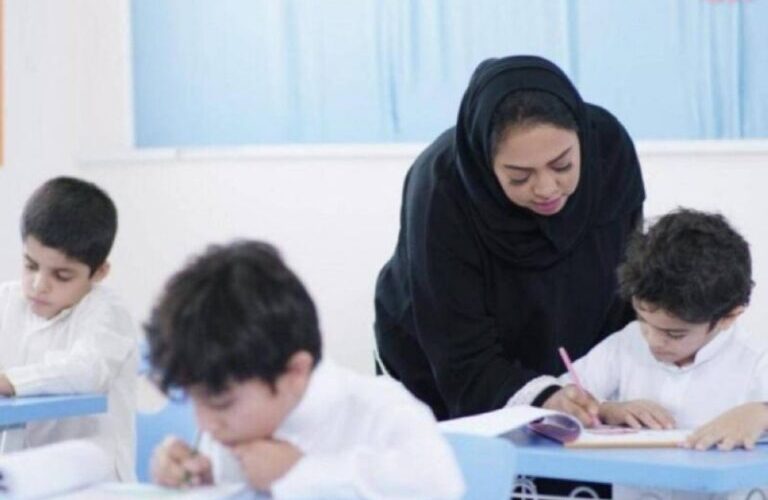 “التعليم المشترك” قرار جديد يسمح للمعلمات بتدريس طلاب الصف الرابع بالمدارس الحكومية والخاصة والعالمية في هذه المناطق السعودية