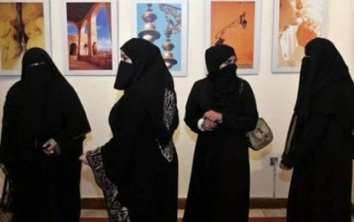 سائق يعاشر 4 معلمات سعوديات ويتزوجهن دفعـة واحدة.. وعندما أنكشف امرهم كانت النهاية غير متوقعة ولاتخطر على البال!!