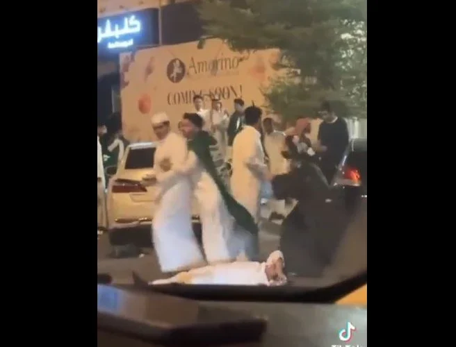 عاجل: شرطة الرياض تعلن القبض على أطراف مشاجرة فتاة مع شاب ويكشف عن السبب