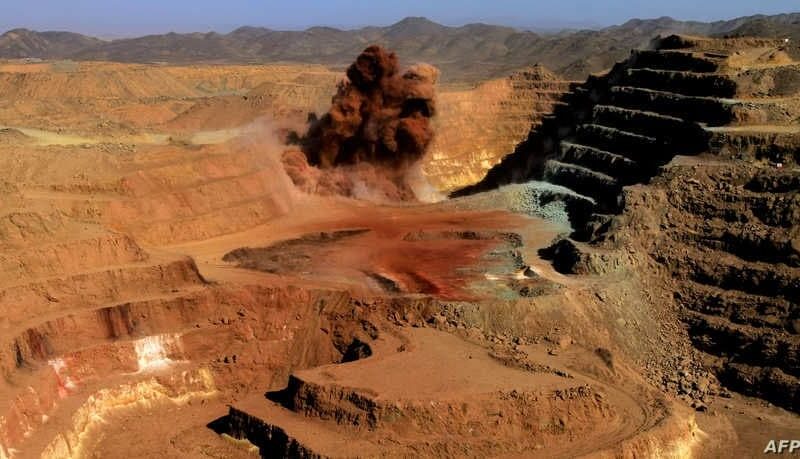 هذه الدولة العربية تودع الفقر : العثور على مخزون ضخم من الذهب في جبالها يقدر بمليارات الدولارات !