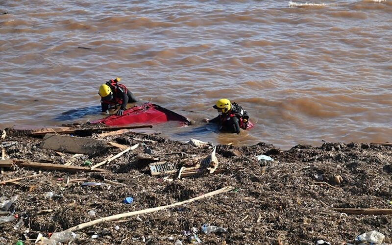وسط آمال بالعثور على أحياء.. ارتفاع حصيلة وفيات فيضانات ليبيا إلى 11300