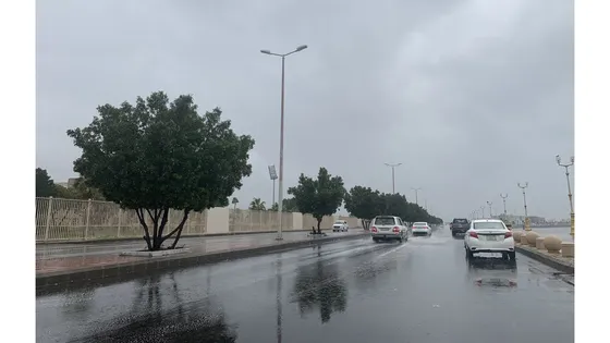بعد العاصفة الاخيرة بمكه إنذار أحمر مجدداً لأهالي مكة.. أمطار غزيرة تستمر حتى هذا الموعد