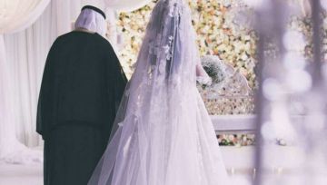 عروسة سعودية تكشف عن رده فعل زوجها بعد معرفته بإرسال جزء من راتبها لأهلها وتثير الجدل بين مؤيد ومعارض