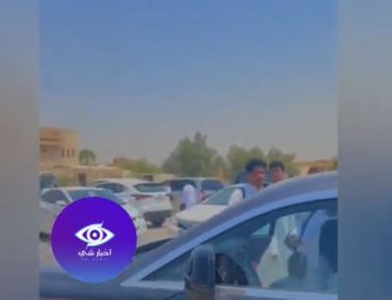 بالفيديو.. طالب سعودي في الأولى ثانوي يصل لمدرسة حكومية بأفخم سيارة في المملكة.. شاهد ردة فعل الطلاب المفاجئة!!