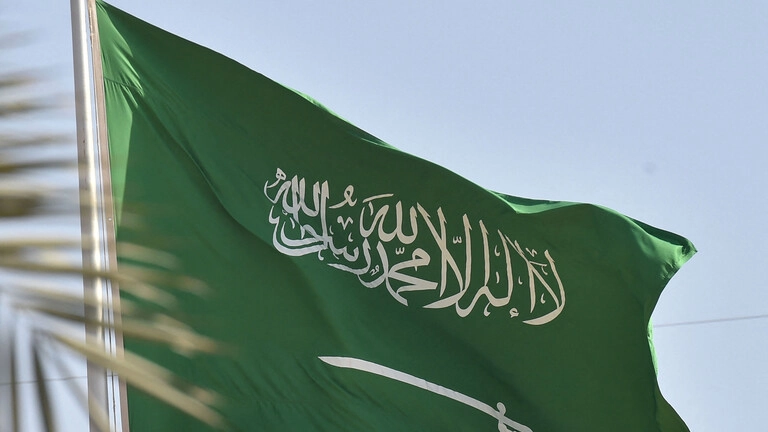 أمر ملكي يمنح هذه الفئات من الوافدين الجنسية السعودية برسوم رمزية بدءاً من 1 ربيع الأول.. تفاصيل