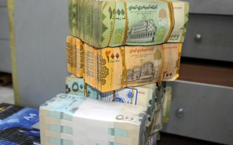 الريال اليمني يشهد قفزة غير مسبوقة أمام السعودي والدولار (أسعار الصرف الأن في عدن وصنعاء)