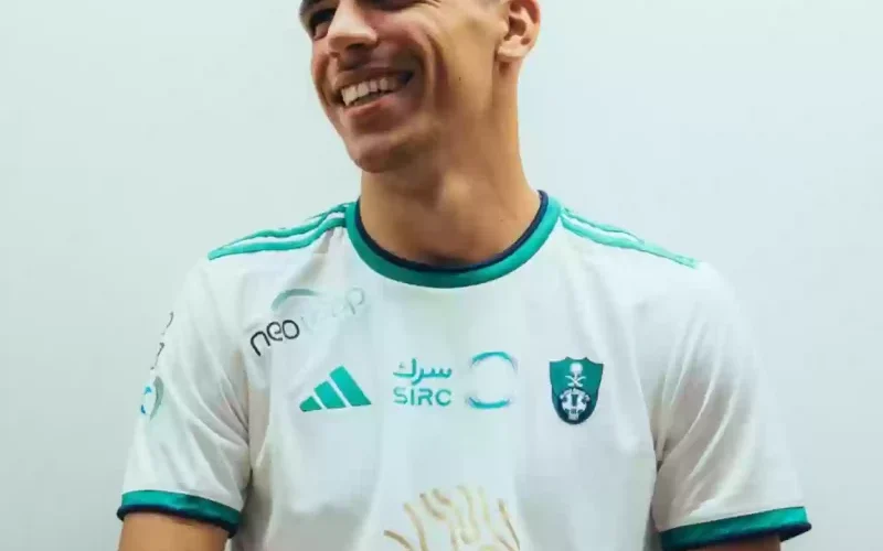 شاهد الأهلي السعودي يحسم برد قاطع بشأن رحيل “فيجا” للدوري الإسباني