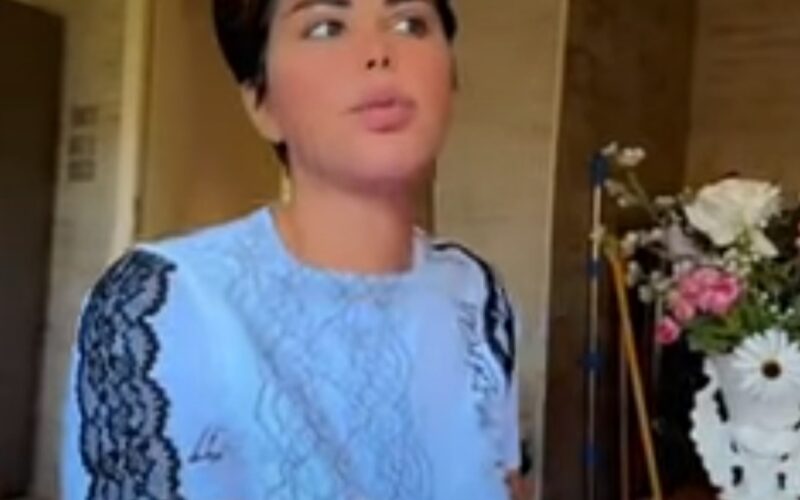 بدون خجل: شمس الكويتية تنصح الشباب ما يلبسوا ملابس داخلية لأنها تُضعف القوة في غرفة النوم!!