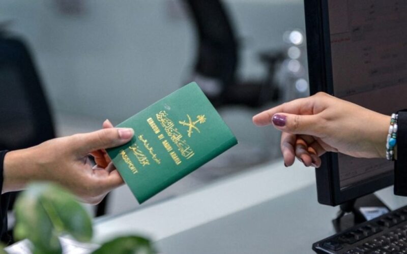 فرصة العمر: السعودية تمنح الجنسية لـ 7 أشخاص وتفتح باب التقديم للمقيمين الراغبين بالحصول على الجنسية السعودية (تعرف على الشروط المطلوبة وطريقة التقديم)