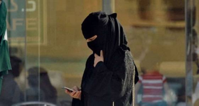 سيدة سعودية تفاجئ زوجة اخو زوجها بردة فعل عنيفه بعدما قدمت لها هدية من “أبو خمسة”