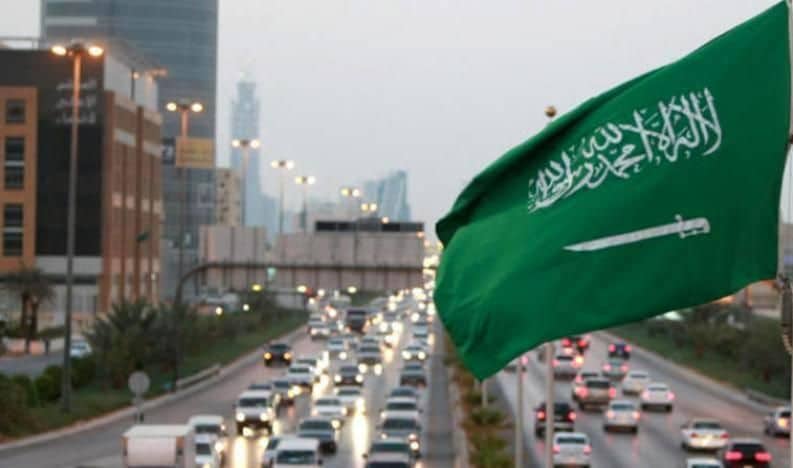 رسمياً: السعودية تعلن إنهاء إقامات جميع الأجانب العاملين بهذه المهن وترحيلهم من المملكة