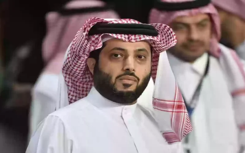 تركي ال الشيخ يشعل مواقع التواصل..اعلن عبر حسابه الرسمي منح الإقامة الذهبية ل 300 شخص منها شخصيات ماتستاهلها!.. .شاهد التفاصيل