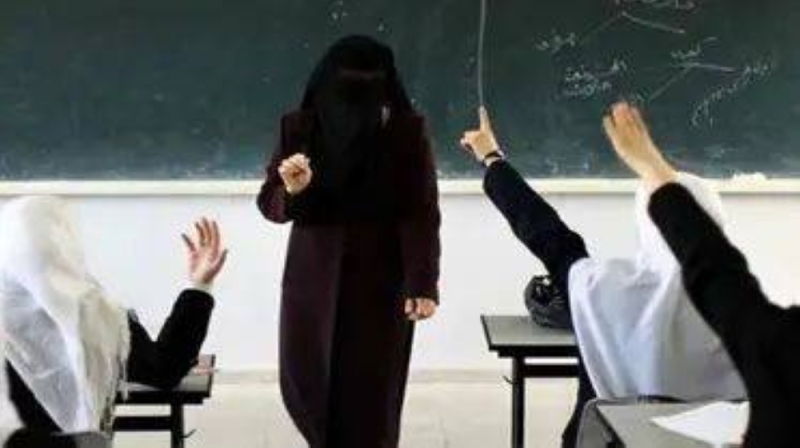 طالبة سعودية رأت في المنام أن معلمتها تفعل بها هذا الشيء الصادم وفي الصباح حدثت المفاجأة!!
