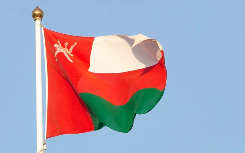 عاجل… عمان تيدأ تطبيق اجبار اصحاب المحلات التجارية على توظيف مواطن عماني وطرد الأجانب!!