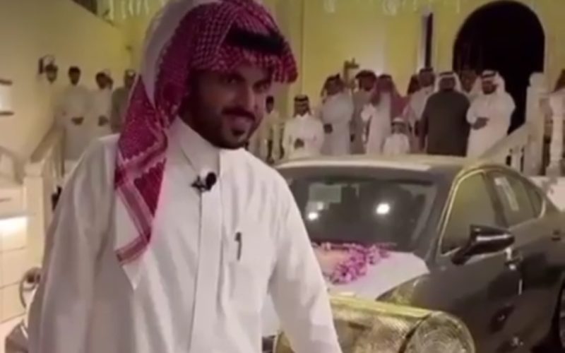 فتاة سعودية توجه صفعة مؤلمة لأكبر مشهور سعودي على سناب شات.. فعلت ما لا يخطر على بال أحد!! شاهد