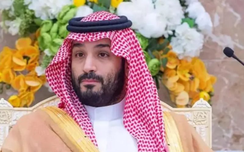 هل سيتم معاقبة المصور… إصبع ولي العهد السعودي خلال الصلاة بالمدينة المنورة يثير تفاعلاً  بعد كشفها لأول مرة!!