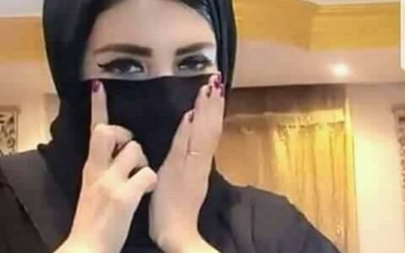 حسناء إماراتية تقدم نصيحة للفتيات .. أشياء اذا لمستها المرأة في حياة الرجل سيذوب عشقا بها وستبقى في باله طول الوقت..!