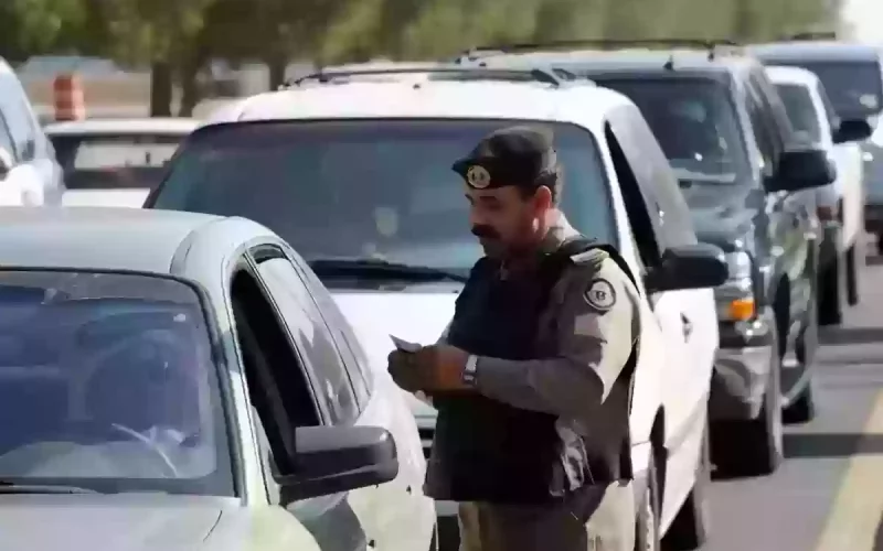 رسميًا.. المرور السعودي يعلن ضوابط التخفيض للمخالفات المرورية وطريقة السداد للغرامة
