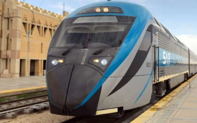 صدمة قوية… الهيئة العامة للنقل بالسعودية تكشف عن غرامة من يخرج الأيدي أو الأرجل من نوافذ القطارات