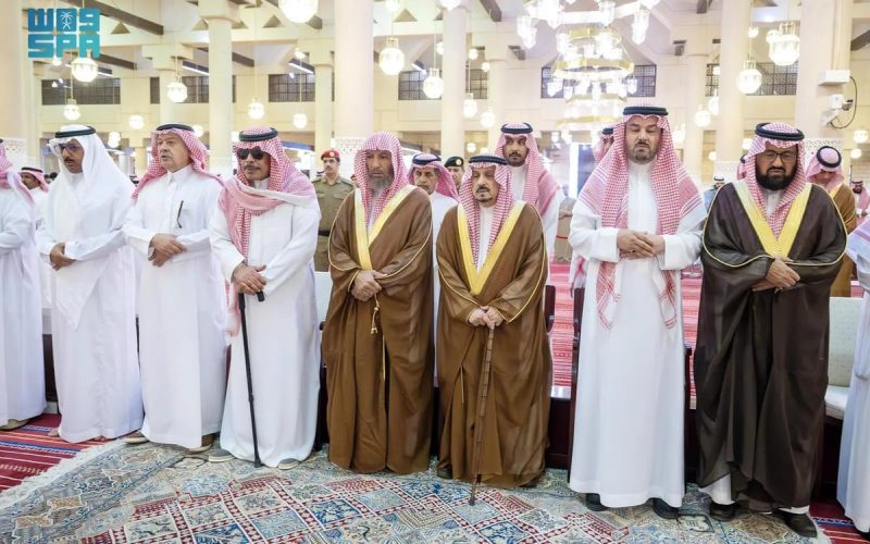 الموت يفجع الأسرة المالكة السعودية…أمير الرياض يؤدي صلاة الميت ويدعو الجميع الى الصلاة