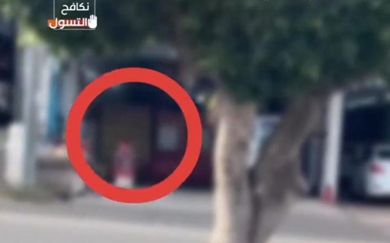 شاهد: لحظة القبض على المتسولين في مكة المكرمة وهما يمارسان هذا العمل المخجل!!