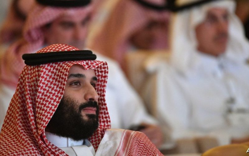 السعودية تتخذ خطوة جريئة تجاه المقيمين: توطين المهن لتعزيز فرص العمل للمواطنين وطرد الأجانب