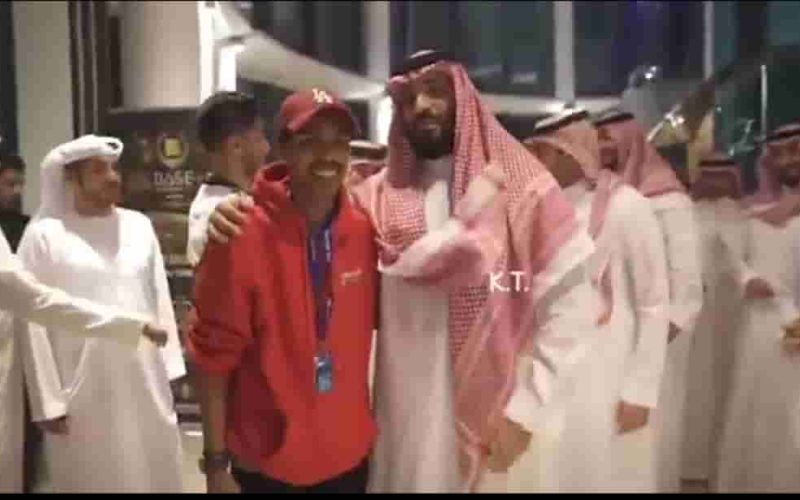 شاهد الفيديو الأكثر تداول لولي العهد الأمير محمد بن سلمان مع شاب مصري